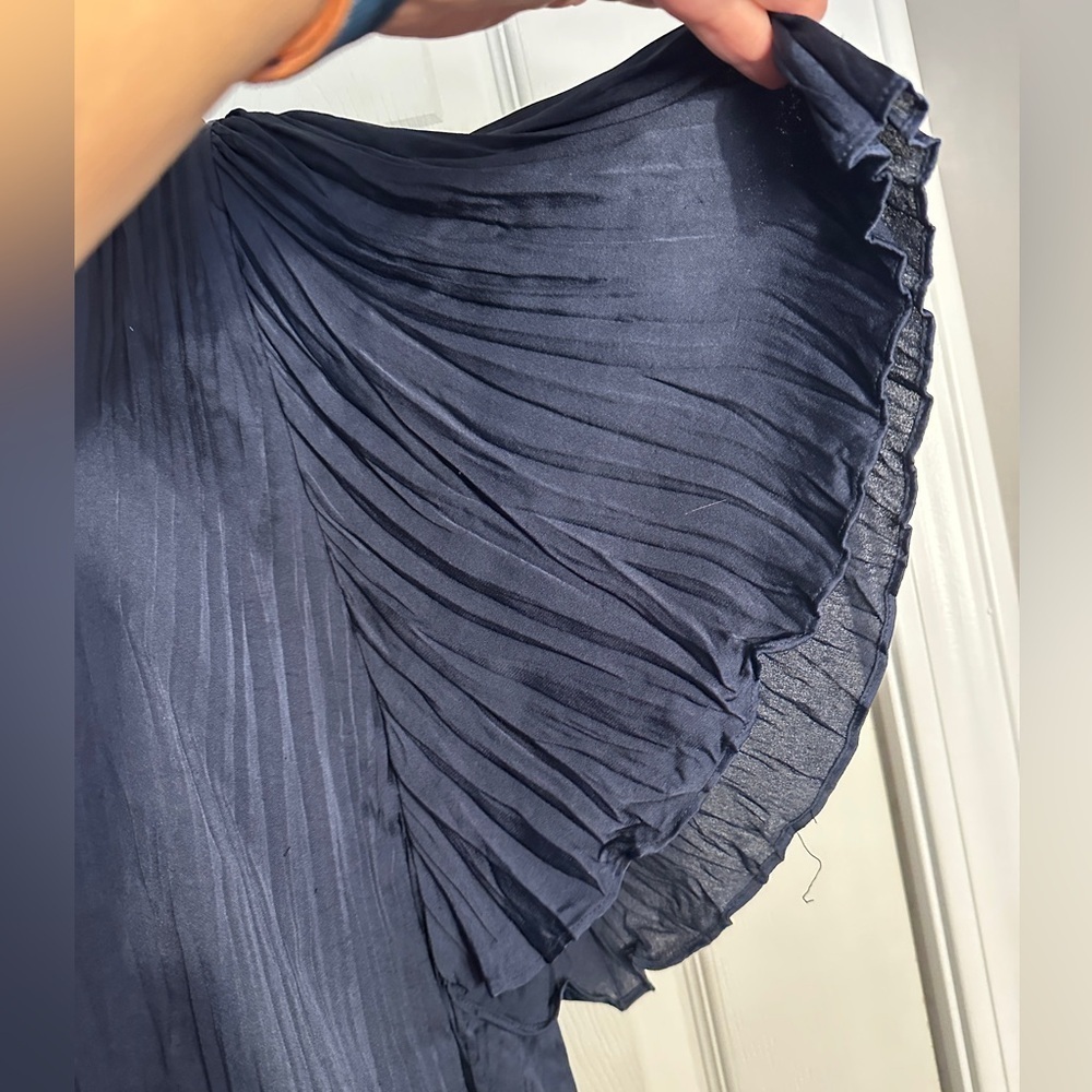 Vince Flutter Sleeve Crushed Satin Top size large Navy - Picture 5 of 14